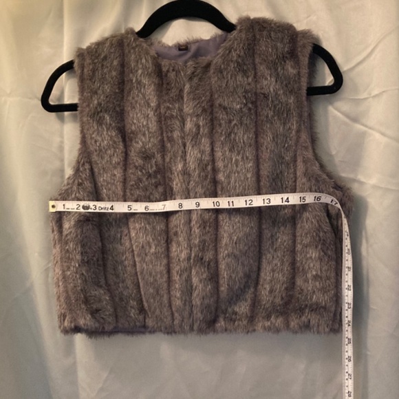 ⚡️🌟HOST PICK🌟 Iman Faux Fur Vest Gray Modacrylic Poly Hook Closure Size XS EUC - Picture 9 of 9